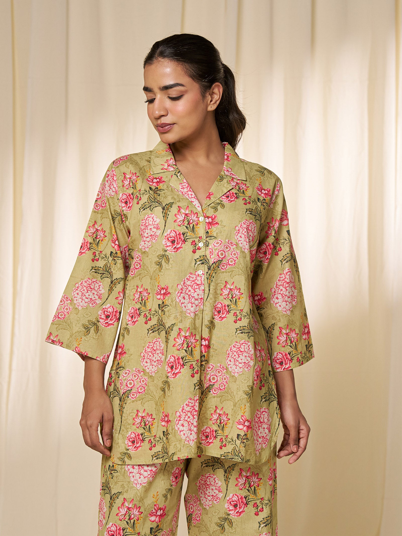 Sour Cream Collared Cotton Night Suit