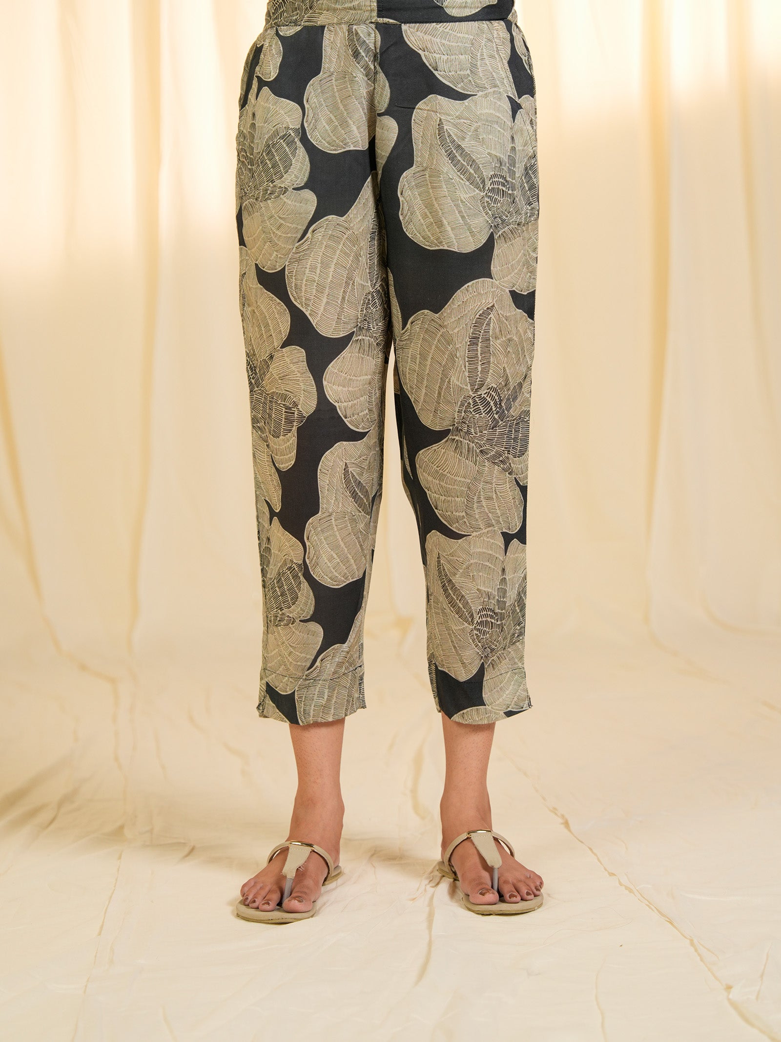 Sketchy Florals Viscose Silk Seriously Short Pants
