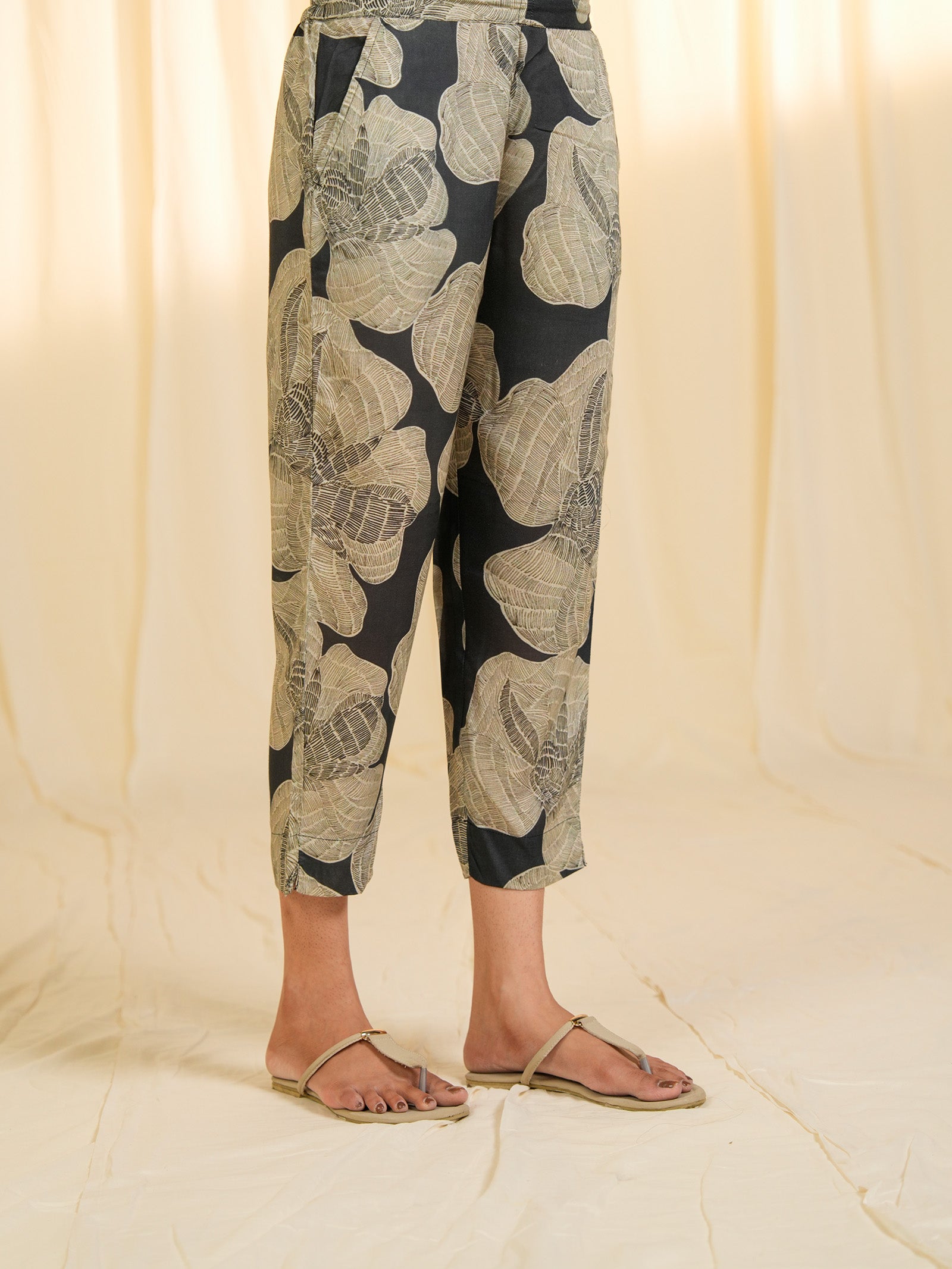 Sketchy Florals Viscose Silk Seriously Short Pants