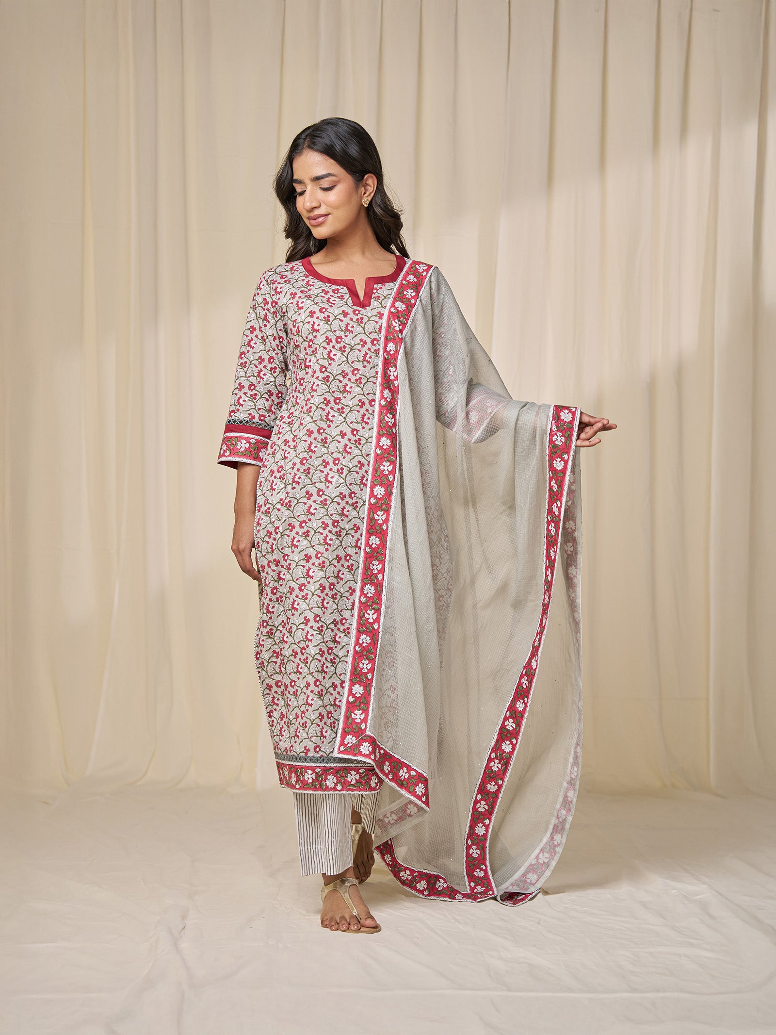 Surkhi Kota Dupatta