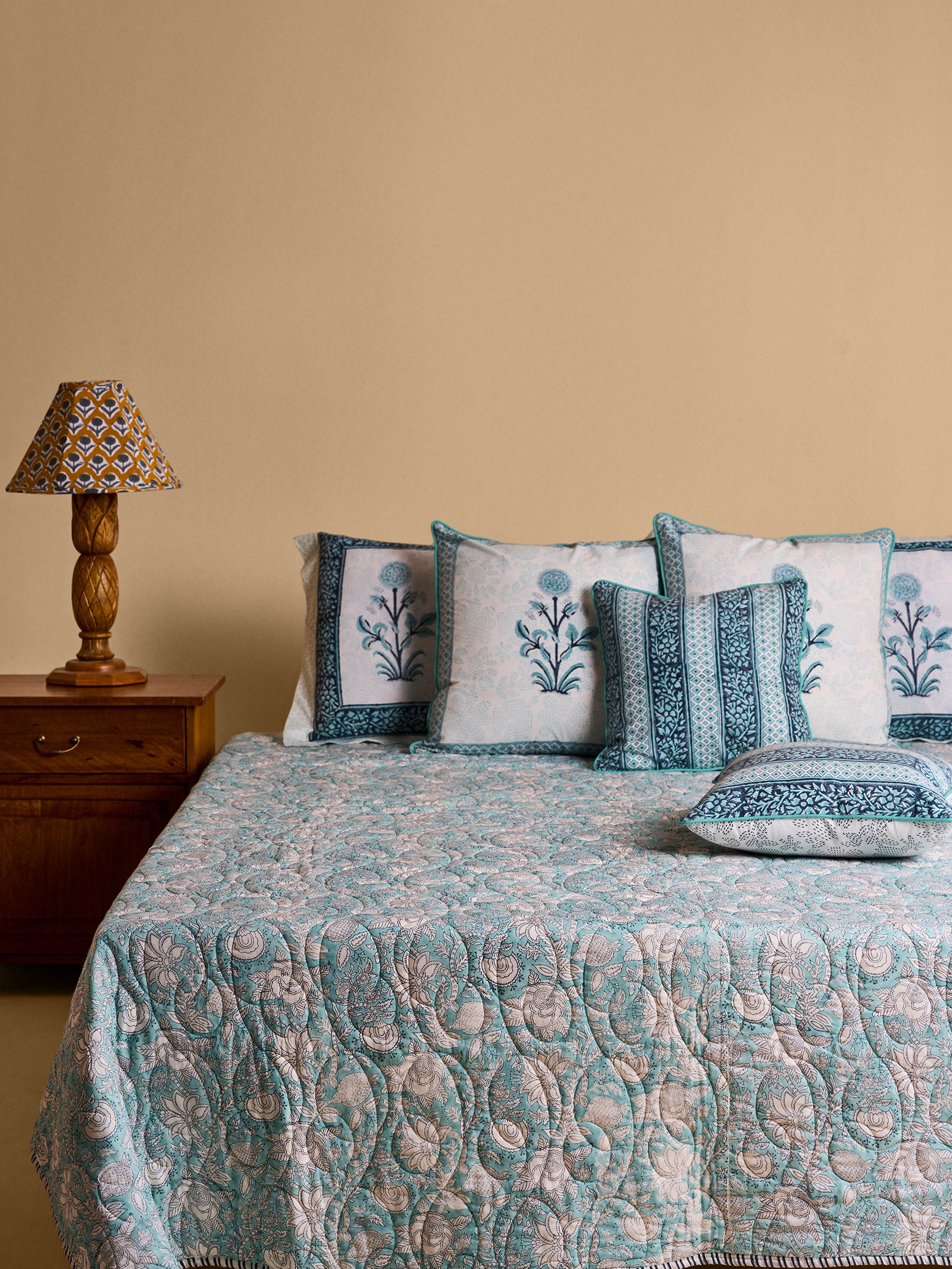 Sea Side Quilted Bed Cover (Reversible)