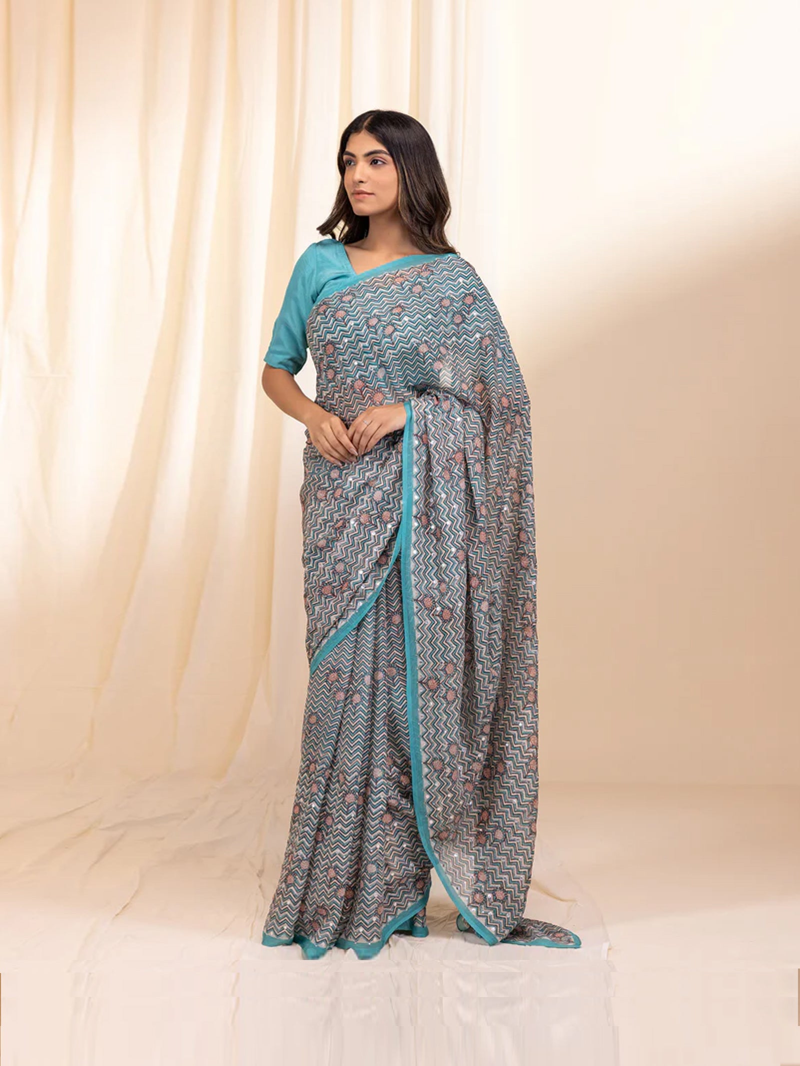 The Modern Women In Turquoise Chiffon Saree