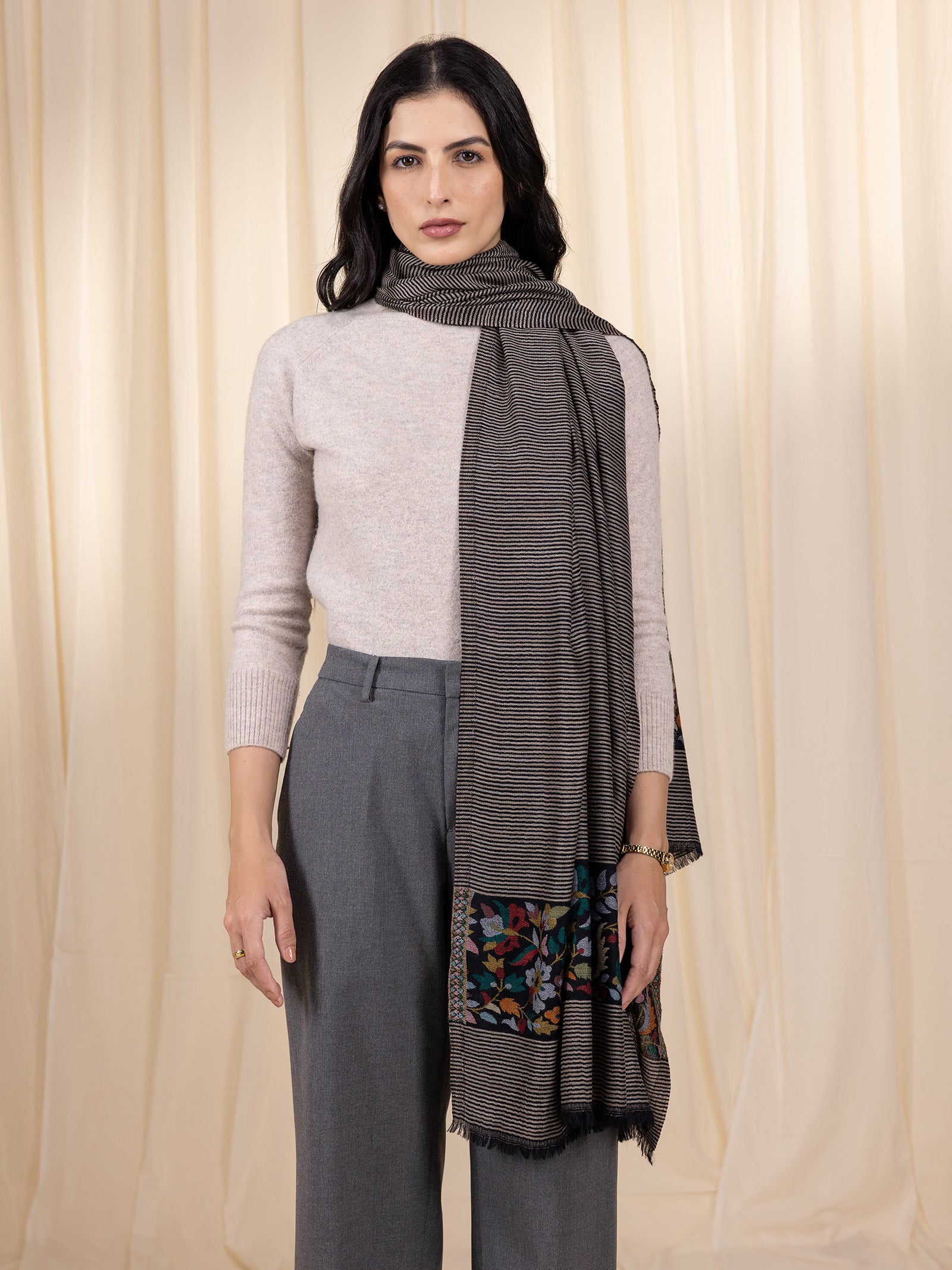 Woollen Kanni Stole - Black