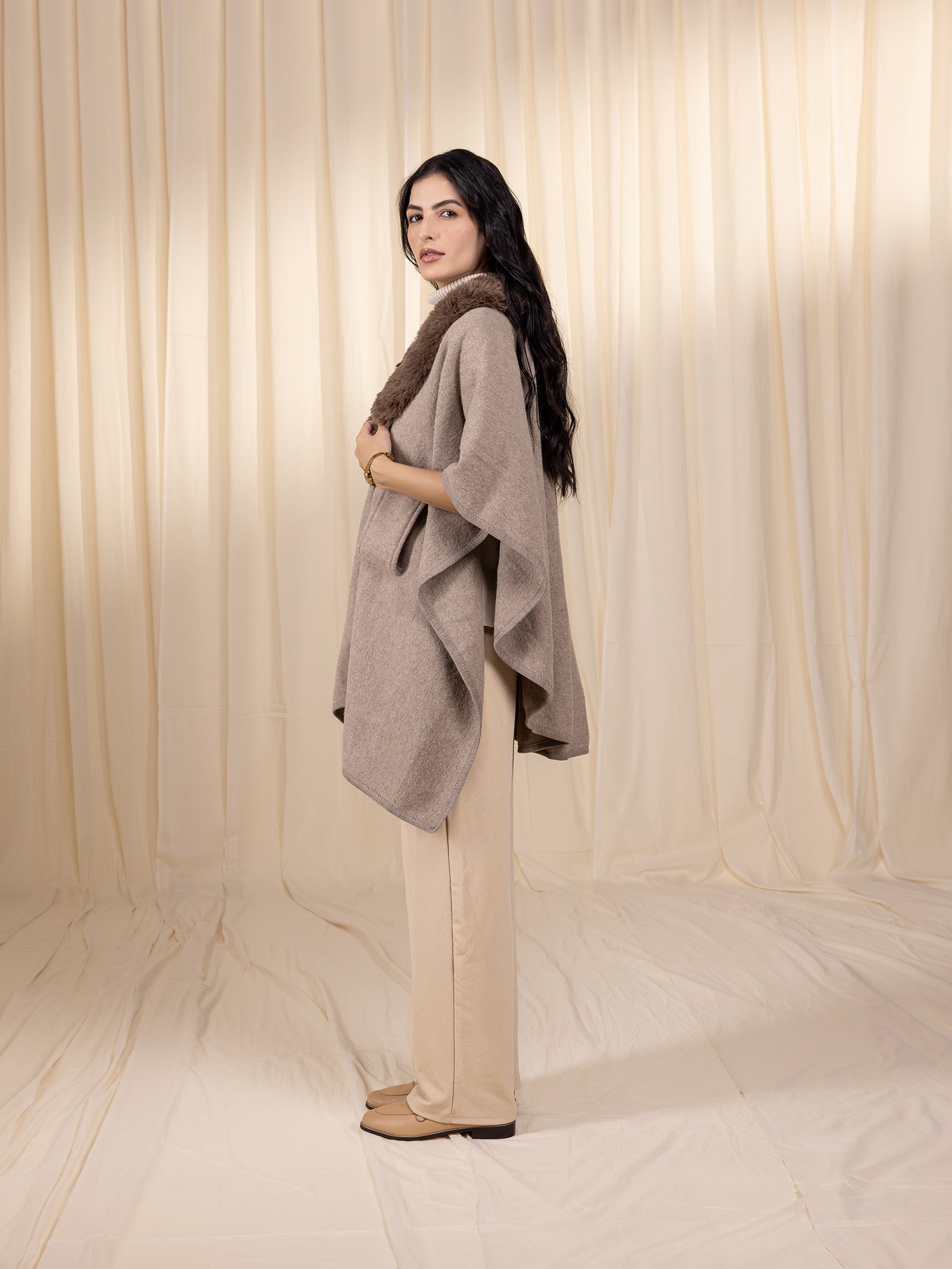 Woollen Veloura Brown Cape